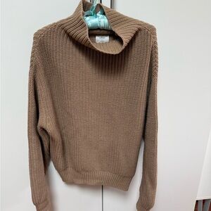 Aritzia Wilfred 100% wool oversized slouchy sweater.  Fits small or medium.